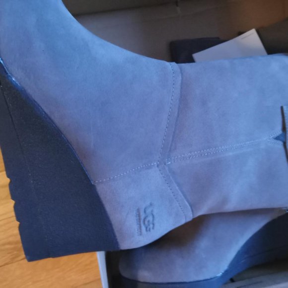 Ugg Potrero waterproof boot NWT size 8.5 Gray - Picture 2 of 5